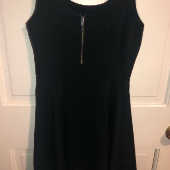 Black dress - Picture 3 of 3